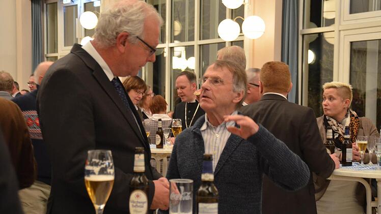 Thomas Kreuzer, Vorsitzender der CSU-Fraktion im Bayerischen Landtag, war nicht nur Gastredner beim Neujahrsempfang, sondern auch begehrter Gesprächspartner. Foto: Kathrin Kupka-Hahn