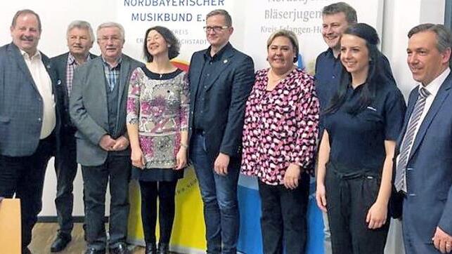 Der neue Vorstand (von links): Peter Persin, Bernhard Schwab, Georg Römer, Sandra Ebersberger, Clemens Vykydal, Heidrun Völlner, Steffen Schmidt, Linda Marquardt und Landrat Alexander Tritthart Foto: R. Sänger