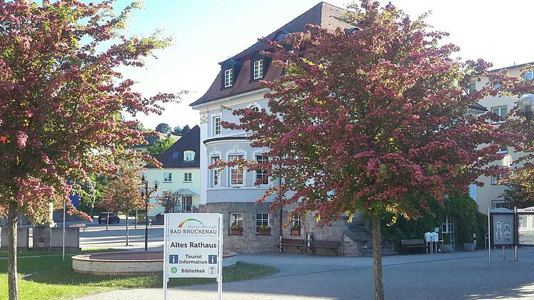 Bad Brückenau präsentiert sich als Ort für Erholung und Gesundheit: auf Messen, in Broschüren und in der Tourist-Info im Alten Rathaus. Foto: Archiv/Rolf Pralle