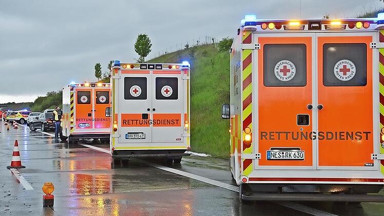 Das BRK Rhön-Grabfeld und Bad Kissingen war mit insgesamt fünf Rettungswagen an der Unfallstelle auf der A 71.