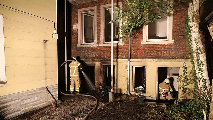 In Hof geriet am Donnerstagmorgen ein Wohnhaus in Brand. Foto: News5/Fricke