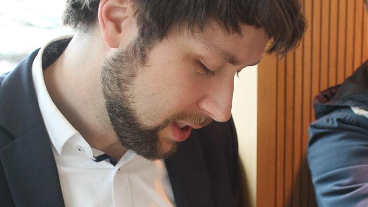 Wie zum Beweis der Sinnhaftigkeit des Frühstücks: Citymanager Steffen Hofmann notierte sich Anregungen und Kritik von Teilnehmern.
