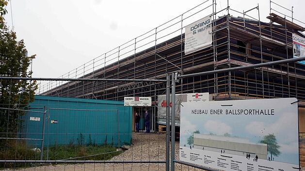 Der Bau der Ballsporthalle ist fast abgeschlossen.     Foto: Richard S&auml;nger
