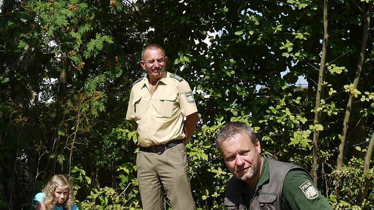 Sira wartet auf ihre Belohnung: mit dem Herrchen spielen.