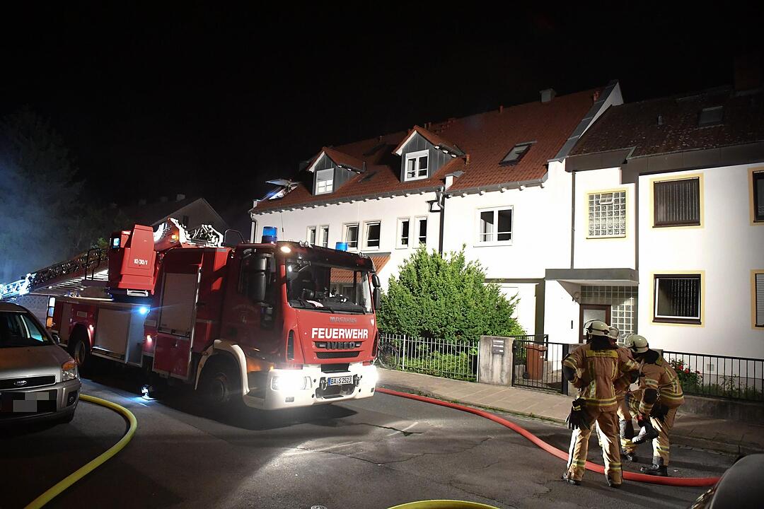 In der Nacht zu Freitag ist es gegen 2.25 Uhr zu einem Küchenbrand in der Schlüsselstraße gekommen. Die Feuerwehr war vor Ort.