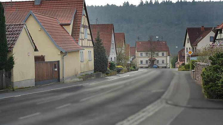 Im Ortsteil soll die Straßenbeleuchtung erneuert werden. Dafür könnte es in Bad Bocklet finster werden. Die Caritas hat den Pachtvertrag für die Kuranlagen zum Jahresende gbekündigt. Sollte er nicht doch verlängert werden, muss der Freistaat einen neuen Betreiber suchen. Foto: Björn Hein