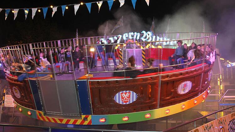 Die Bayernwippe ist jedes Jahr der Renner bei den Jugendlichen: Mindestens eine Fahrt muss man überstanden haben. Foto: Sonja Adam