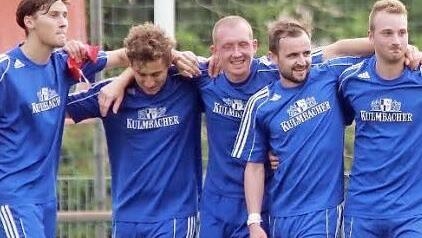 Glückliche Neustadter! Nach dem Schlusspfiff war die Freude im Lager des TBVfL Neustadt/Wildenheid groß.  Fotos: Timo Geldner