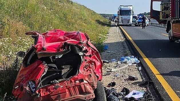 Nach dem schweren Unfall war die A 3 mehrere Stunden gesperrt.