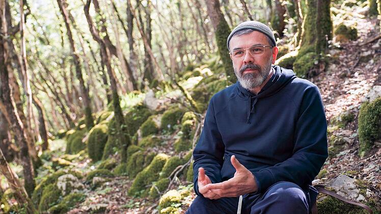 Der Theologe, Autor und franziskanische Terziar Jan Frerichs leitet mehrt&auml;gige Fastenexerzitien in der Natur.