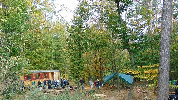 Ein Teil des Waldkindergartens Foto: Petra Malbrich