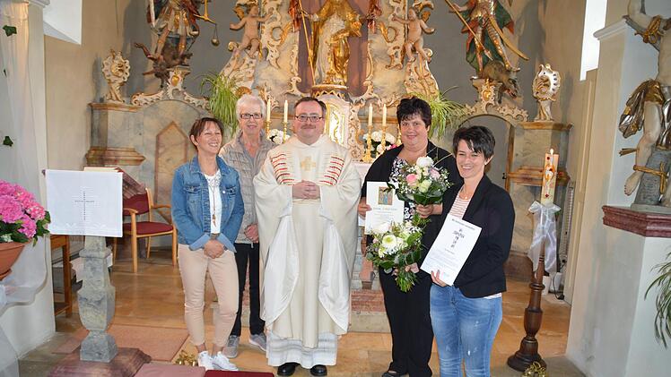 Kirchenverwaltung: Edith Sell, Brunhilde Ganz, Pfarrer Wahler, Claudia Hüfner und Tanja Krumm, es fehlt Gregor Kostrzebski.  Fotos: Annette Warmuth