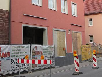 Das Arzthaus in Elfershausen wird derzeit ausgebaut und soll bis Ende des Jahres fertiggestellt sein. Foto: Winfried Ehling
