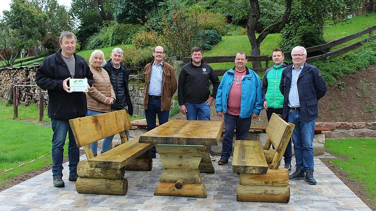 In Riedenberg trafen sich die Bürgermeister der Rhönallianz, um sich die einzelnen Projekte anzuschauen. Foto: Julia Raab