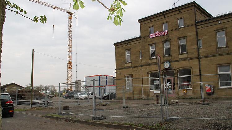 Momentan wird der Bahnhof Ebenhausen von der DB-Netz barrierefrei ausgebaut. Stellplätze muss die Bahn nicht bauen. Martina Straub