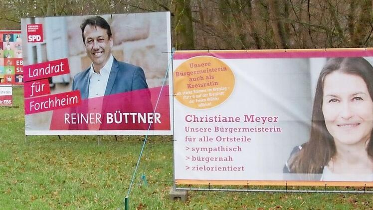Präsenz zeigen ist für die Parteien im Wahlkampf offenbar wichtig. Hier setzen die Kontrahenten NLE und Bürgerforum auf das Motto: "Viel hilft viel".  Foto: Josef Hofbauer