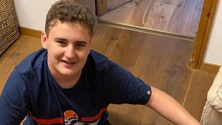 Neustadt: Felix (16) verliert beide Unterschenkel durch Infektion - Familie "überwältigt" von Hilfsbereitschaft