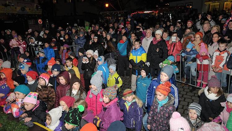 Eine Menge Zuschauer verfolgte das Spektakel.