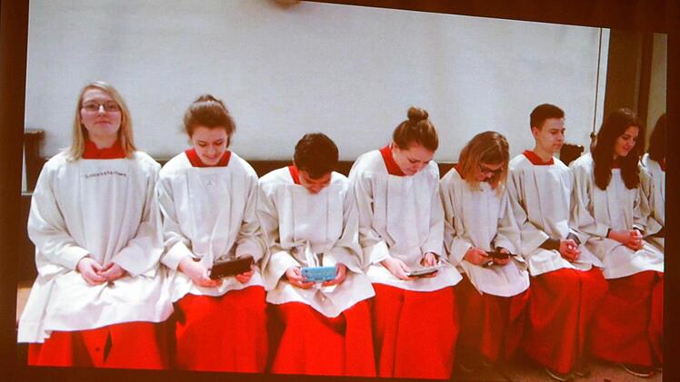 Was Minis im Gottesdienst nicht tun sollten