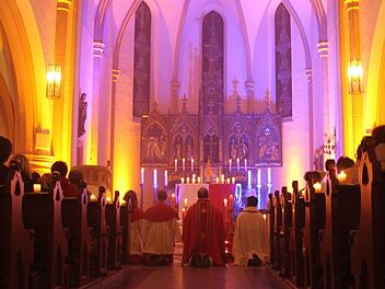 Viele Gläubige genossen die schöne Stimmung bei der "Nacht der Lichter" in der katholischen Kirche "Unsere Liebe Frau". Foto: Sonny Adam