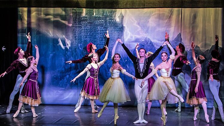 Märchen-Ballett mit Happy End: Tschaikowskys "Schwanensee, getanzt vom Russischen Staatsballett, beeindruckte die Besucher im Kongresshaus.Foto: Jochen Berger