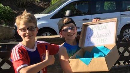 Die Bad Brückenauer Sieger freuen sich über ihren Preis.  Foto: Ulrike Abersfelder