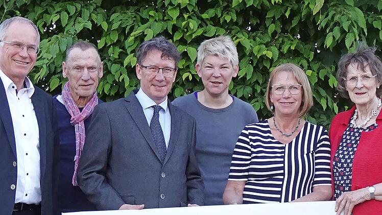 Zweiter Vorsitzender Martin Oberle, Vorstandsmitglied Jürgen Hitz, Vorsitzender Manfred Bachmayer, Schatzmeisterin Heike Zeug, Schriftführerin Elisabeth Koy und Vorstandsmitglied Gabriele Jost (von links).