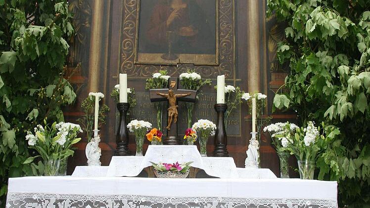 Bei der Gestaltung der Altäre haben sich die Wallenfelser wieder viel Mühe gemacht.