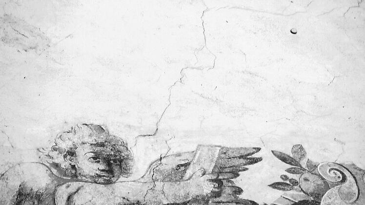 Der genaue Blick auf die Seitenwände zeigt die Schäden.  Foto: Beudert