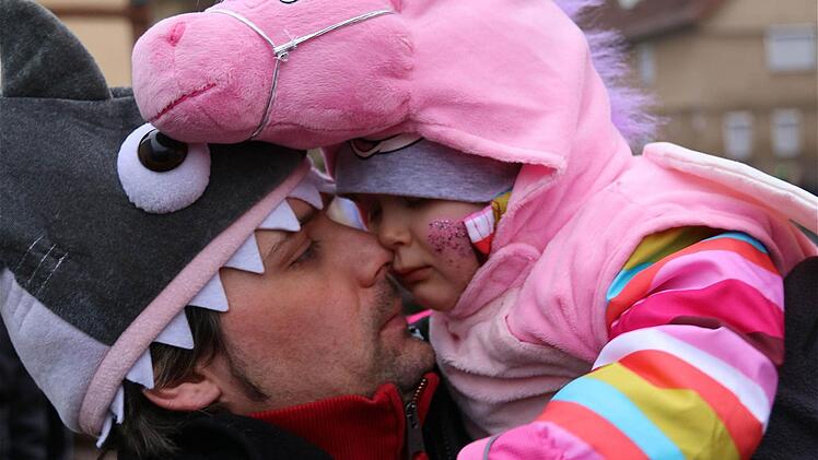 Manchem wächst der Fasching ...  Foto: .Gerd Schaar