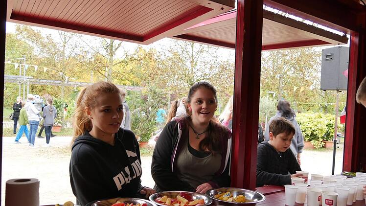 Tolle Beteiligung: 300 Schüler der Mittelschule "Am Moos" sind heuer beim  Spendenlauf  an den Start gegangen.Manja von Nida