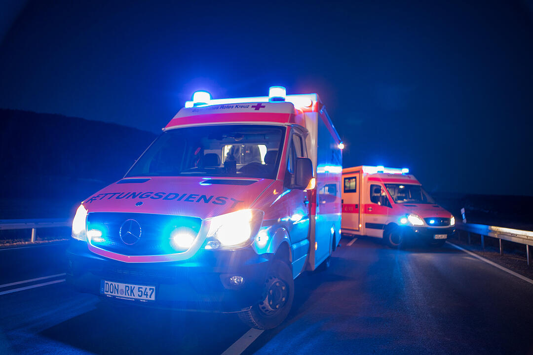 Traurige Unfallbilanz: Ein Toter und sechs zum Teil lebensgefährlich Verletzte