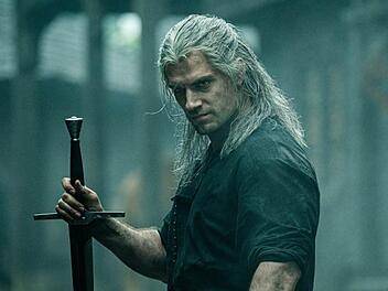 Geralt von Rivia: Henry Cavill liefert in der Netflix-Serie The Witcher ersklassig ab. Bild: Netflix