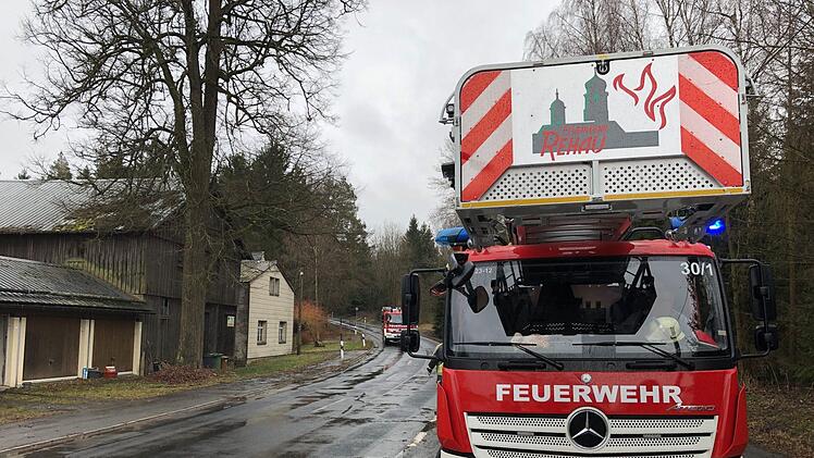 Feuerwehreinsatz in Regnitzlosau: Am Gasthaus "Zur Linde'" war ein Brand ausgebrochen. Foto: NEWS5 / Fricke