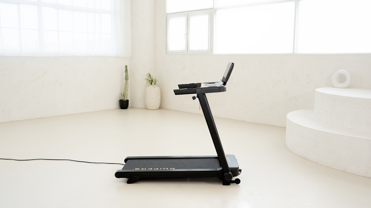 Das R2 Laufband macht den Einstieg ins Home-Cardio besonders leicht. Mit seinem kompakten Format passt es ideal in kleinere R&auml;ume und l&auml;sst sich nach dem Training einfach verstauen.