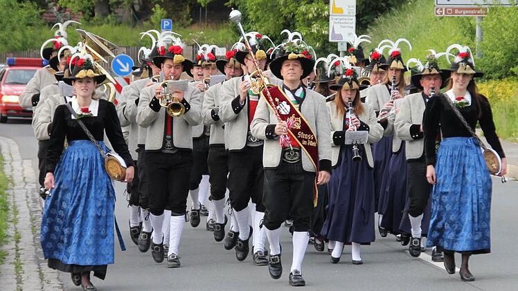 Die Musikkapelle beim Einzug.