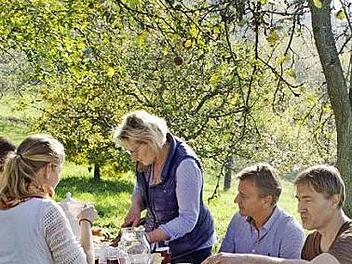 Picknick auf der klösterlichen Streuobstwiese Foto: A. F. Endress