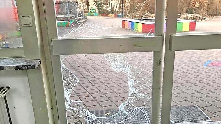 Die Grundschule in Effeltrich suchte ein 22-Jähriger heim.  Foto: privat