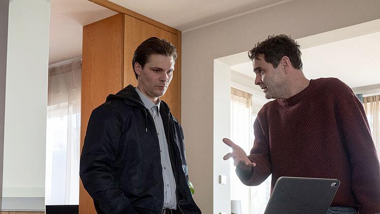 Ehemann Benno (Andreas D&ouml;hler) ist impulsiv - und hat die ein oder andere Auseinandersetzung mit dem eher besonnenen Kommissar Kr&ouml;ber (Henning Fl&uuml;sloh).