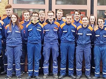 Im Bild die erfolgreichen Feuerwehranw&auml;rter mit Rainer Detsch, Dirk Raupach und Steffen Kauschke. Foto: Silvia Welsch