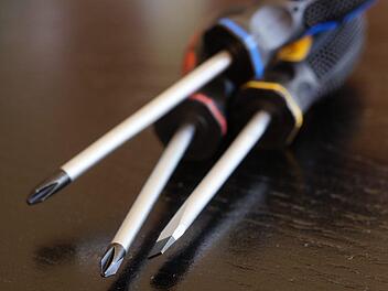 Ein Bruder ging in Pappenheim mit einem Schraubenzieher auf seine Schwester los. Ein Bruder ging in Pappenheim mit einem Schraubenzieher auf seine Schwester los.