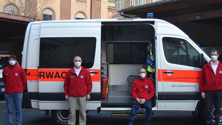 Mit diesem Vorstandsteam geht die Wasserwacht-Ortsgruppe Bad Kissingen in die nächsten vier Jahre:  (von links) Moritz Diehl (stellvertretender Vorsitzender), Bernhard Bohatsch (Technischer Leiter), Andreas Bröll (stellvertretender Technischer Leiter) und Alexander Knaab (Vorsitzender). Foto: Franziska Bröll