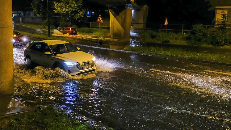 Unwetter in Mittelfranken: Unterführungen in Nürnberg überschwemmt