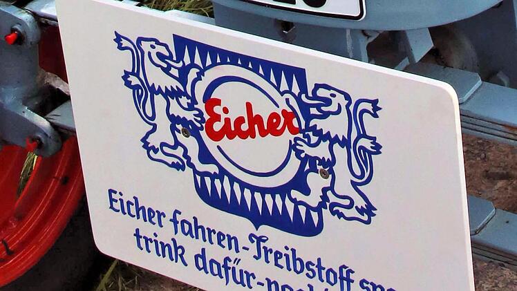 An Humor fehlt es diesem Traktorfahrer nicht. Foto: Dieter Britz