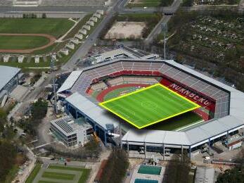 Um 90 Grad gedreht werden müsste das Spielfeld, falls die Umbau-Fantasien der Vereinsführung, in die Realität umgesetzt würden. In weiten Kreisen wird daran gezweifelt, ob nach der Saison daran überhaupt noch Bedarf besteht. Foto: EASY Credit Stadion/CTZ Nuernberg/Illustration: Michael Karg