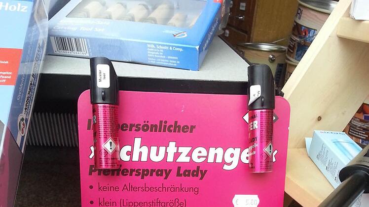 Abwehrspray sollte dort kaufen, wo man auch Beratung erhält - vielleicht nicht gerade im Eisenwarengeschäft (dieses Bild entstand allerdings nicht in der Region Bamberg).  Foto: Sabine Christofzik