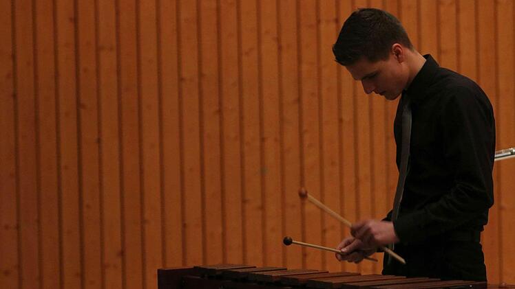 Begeisterten Beifall verdiente sich die Blaskapelle Meeder bei ihrem Jahreskonzert in der ausverkauften Schulturnhalle. Foto: Jochen Berger