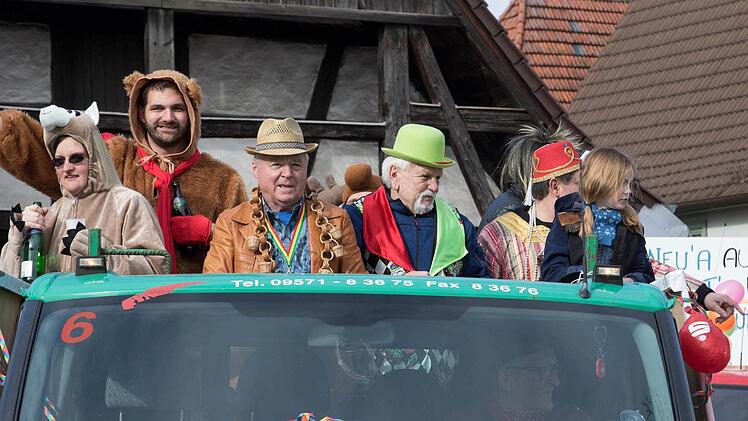 Gemeindewagen mit Bürgermeister