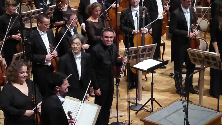 Kent Nagano und Jörg Widmann nach Carl Maria von Webers 1. Klarinettenkonzert. Foto: Gerhild Ahnert