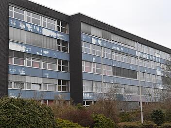 Die Graf-Stauffenberg-Schulen in Bamberg sind in einem schlechten Zustand. Für die Stadträte  hat das Projekt nach der Bundestagswahl hohe Priorität. Foto: Ronald Rinklef (Archiv)